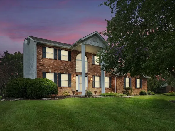 121 E Willow Bend Dr, Glen Carbon, IL 62034