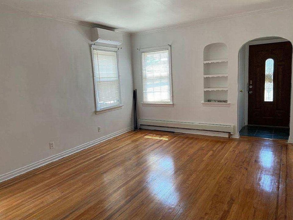 1st image of 20416 33rd Ave