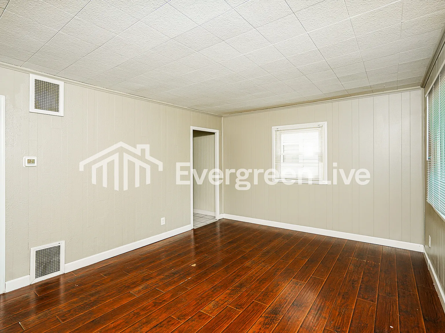 3 bed, 1.0 bath, 1032 sqft, $1,545 — Photo 4