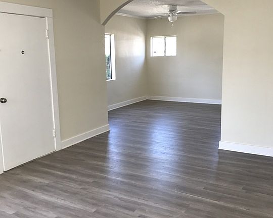 3rd image of 544 W 41st Dr