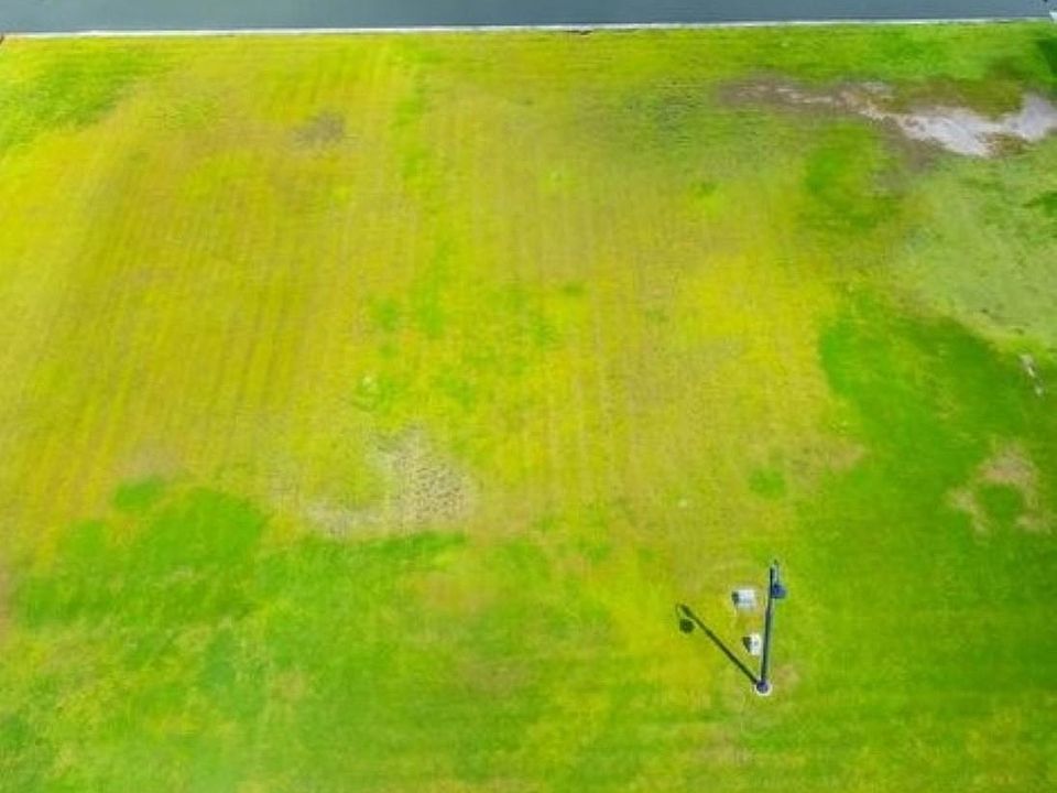 1st image of 71 Queen Bess Dr