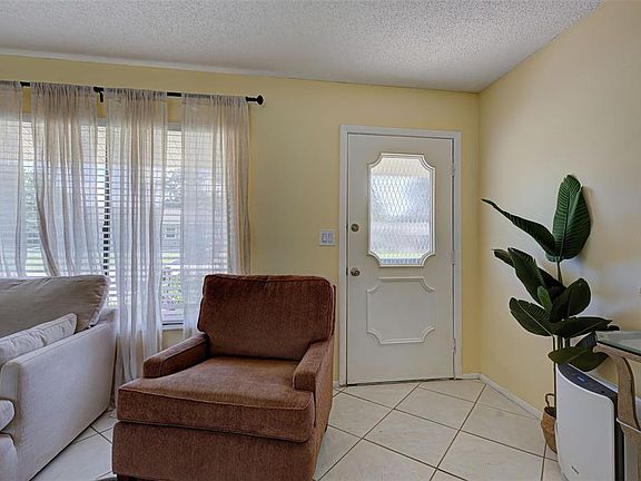 5th image of 22545 Blanchard Ave