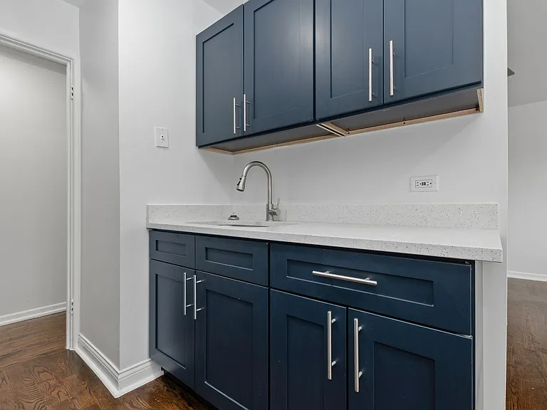 8039 S King Dr — Photo 12