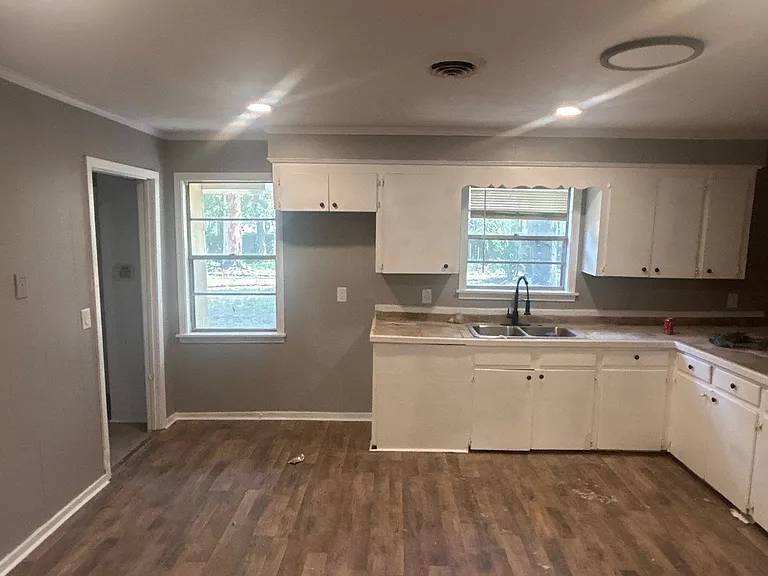 1114 Garden Park Dr — Photo 3