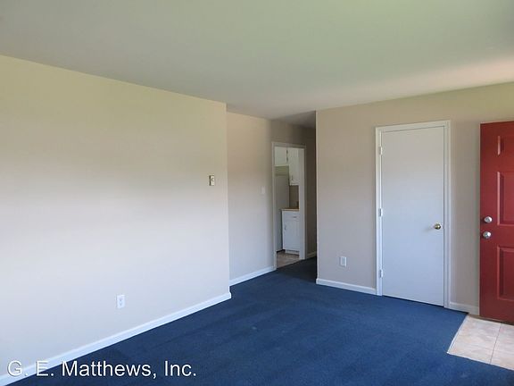 3rd image of 3915 Gloucester Dr