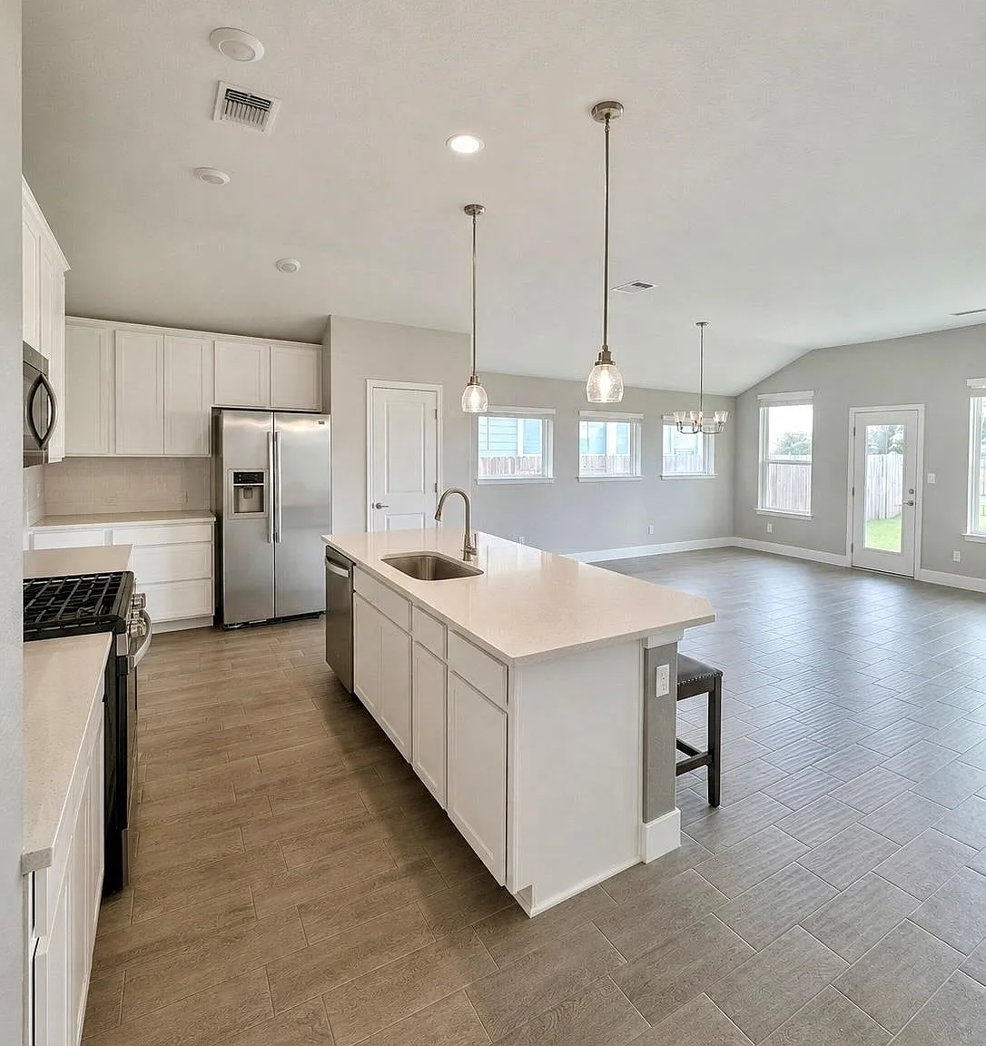 3 bed, 2.0 bath, 1672 sqft, $2,100 — Photo 4