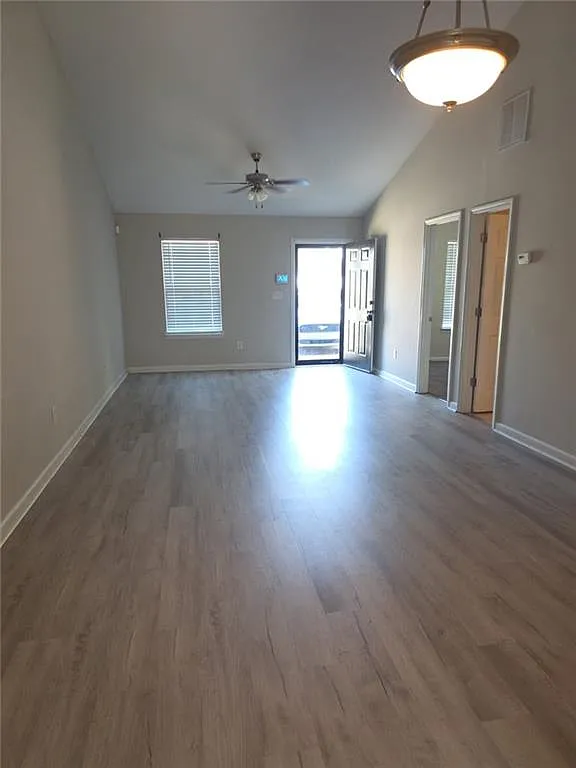 2 bed, 2.0 bath, 1092 sqft, $1,310 — Photo 2