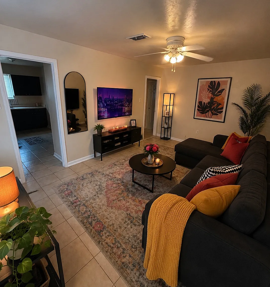 3 bed, 1812 sqft, $1,881 — Photo 1