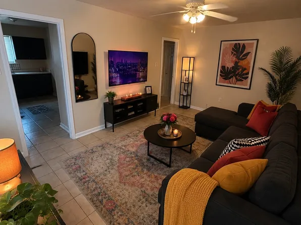 8721 Dinkins St, New Orleans, LA 70127
