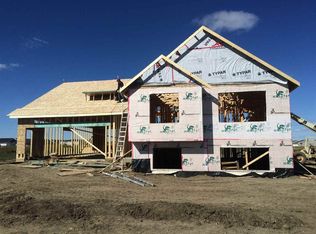 1545 Valley Bluffs Dr, Minot, ND 58701