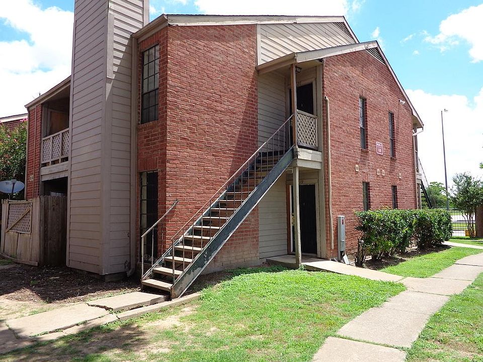 1st image of 12500 Sandpiper Dr APT 12