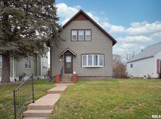 2010 2nd St, Moline, IL 61265