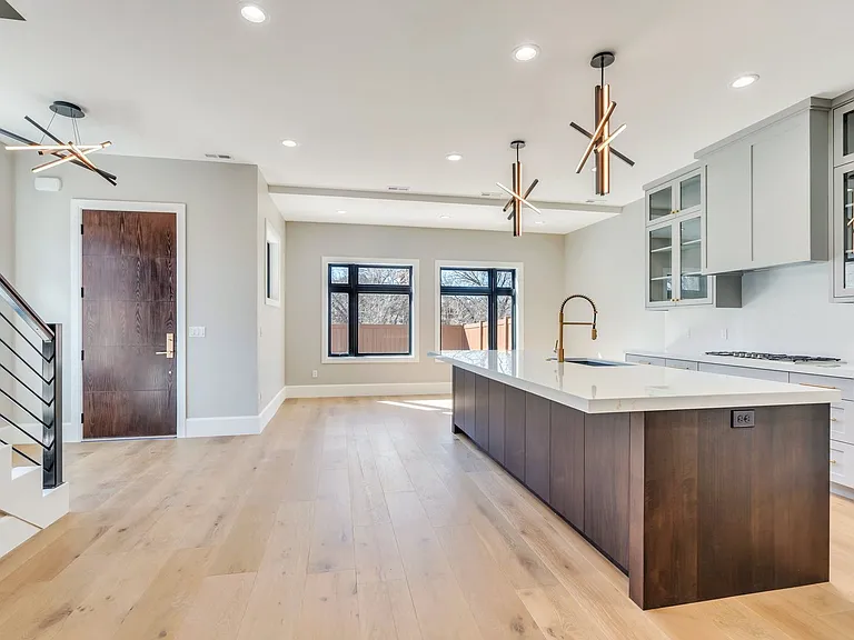 Jocelyn Court Townhomes — Photo 19