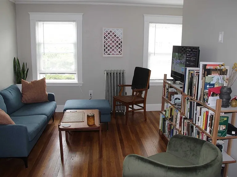 58 Parkway Cres #2 — Photo 3