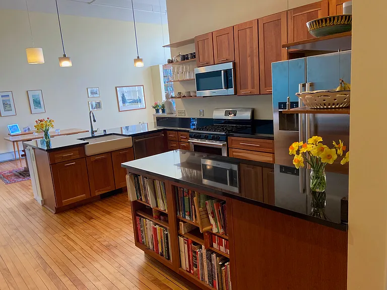 Kitchen. Great Bosch appliances.
