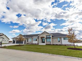 27510 Sandstone Dr, Columbus, NE 68601