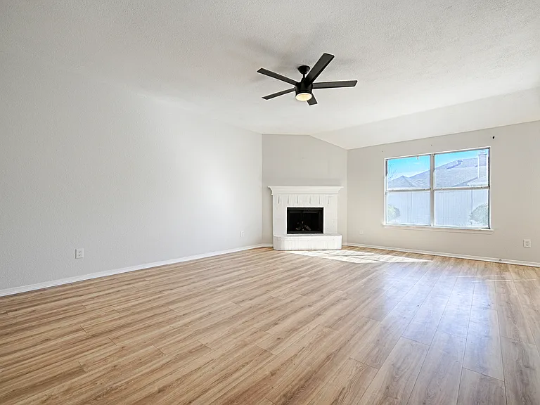 8124 Jolie Dr — Photo 3