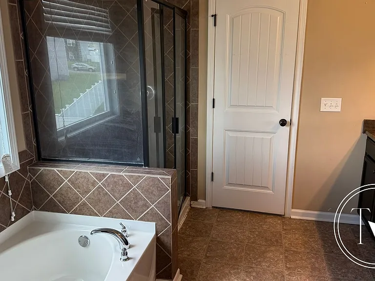 639 Red Oak Ln — Photo 28
