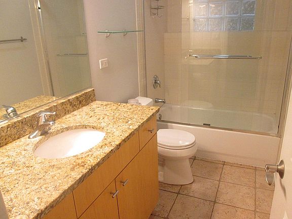 Bthrm w Tub