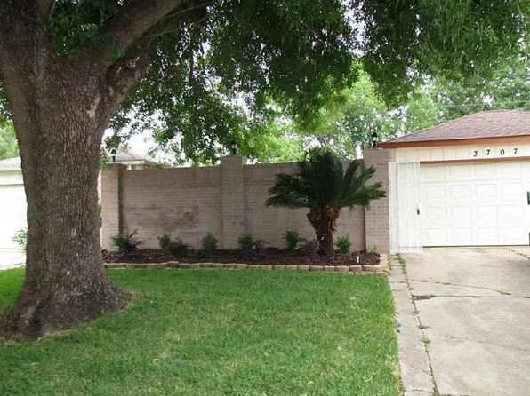 3707 Vineyard Dr, Houston, TX 77082