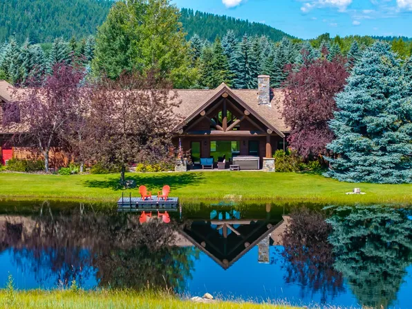 1075 Swan Horseshoe Dr, Bigfork, MT 59911