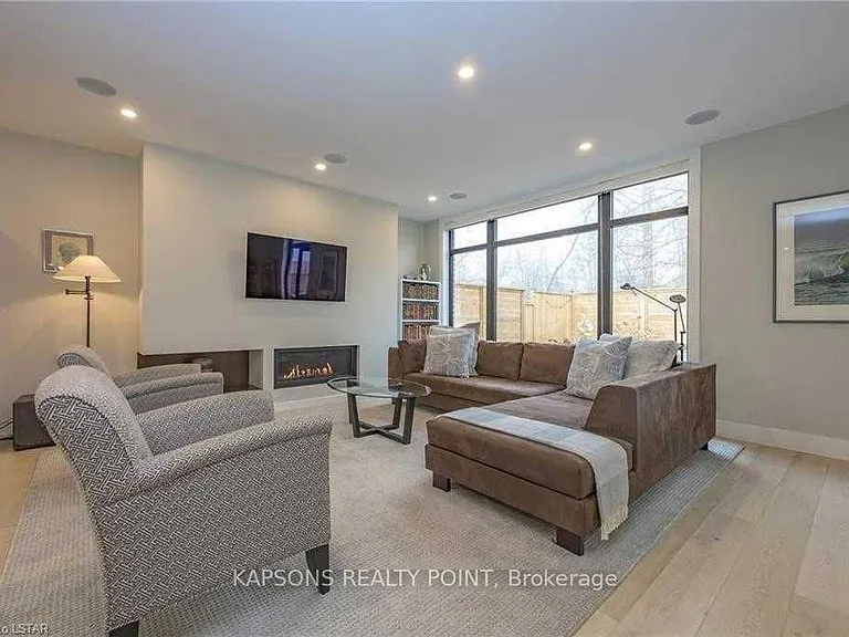 2368 Red Thorne Ave — Photo 5