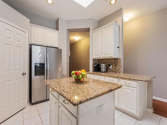 5th image of 7207 Shadyside Cir