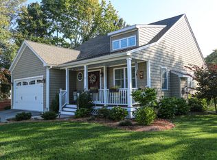 95 Inez St, Narragansett, RI 02882