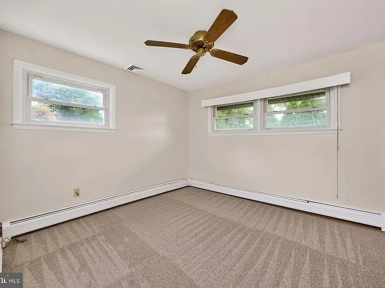 221 Hillside Dr — Photo 11