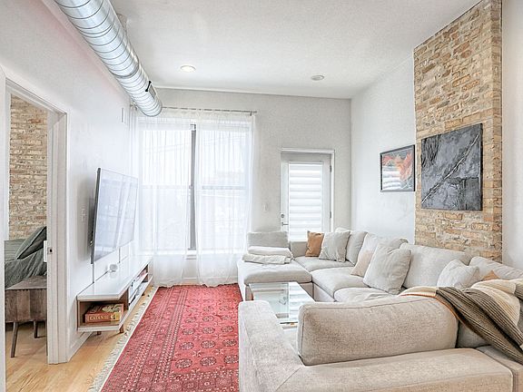5th image of 1512 N Ashland Ave #3R