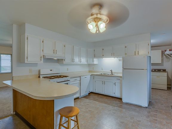 5th image of 7 Kennedy Ln