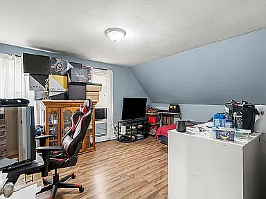 10 Lawrence St — Photo 11
