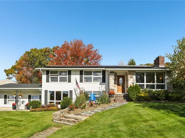 269 Glen Hills Dr, Cranston, RI 02920