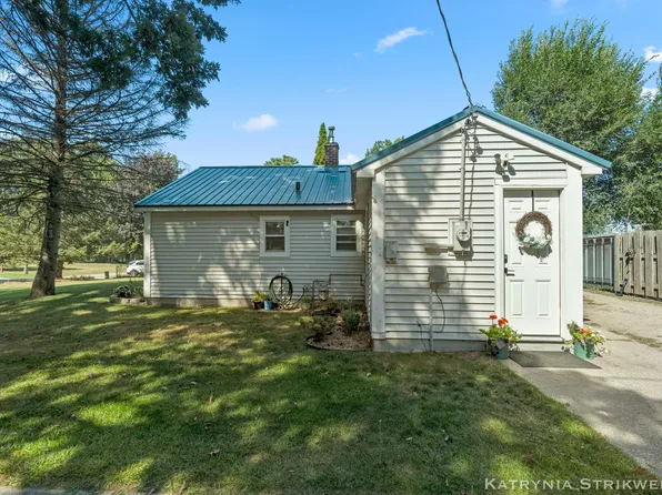 14758 152nd Ave, Grand Haven, MI 49417