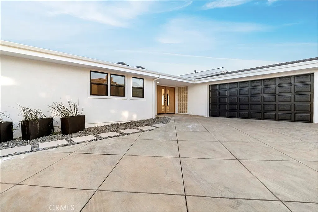 5 bed, 3.5 bath, 3332 sqft, $15,800 — Photo 1