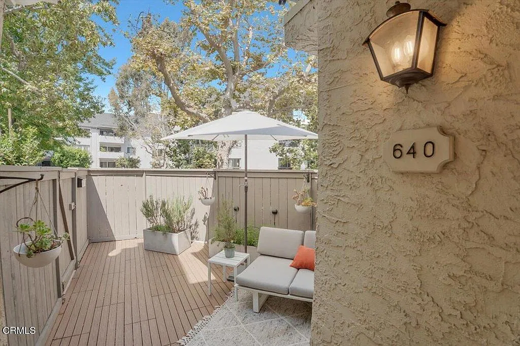 2 bed, 2.5 bath, 1365 sqft, $4,500 — Photo 3