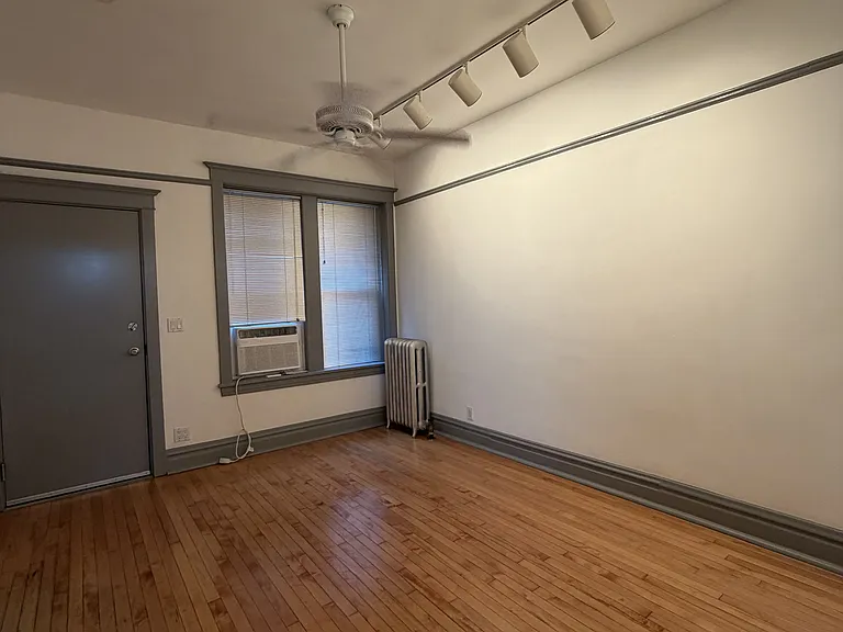 2553 W Cortez St #3R — Photo 2