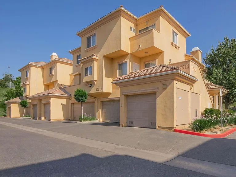 Colony Townhomes — Photo 1