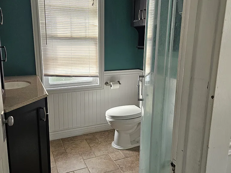 1725 Moore Ave — Photo 11