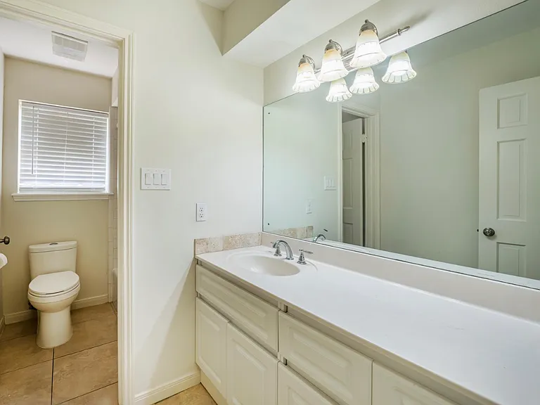 635 Chapel Hill Dr — Photo 3