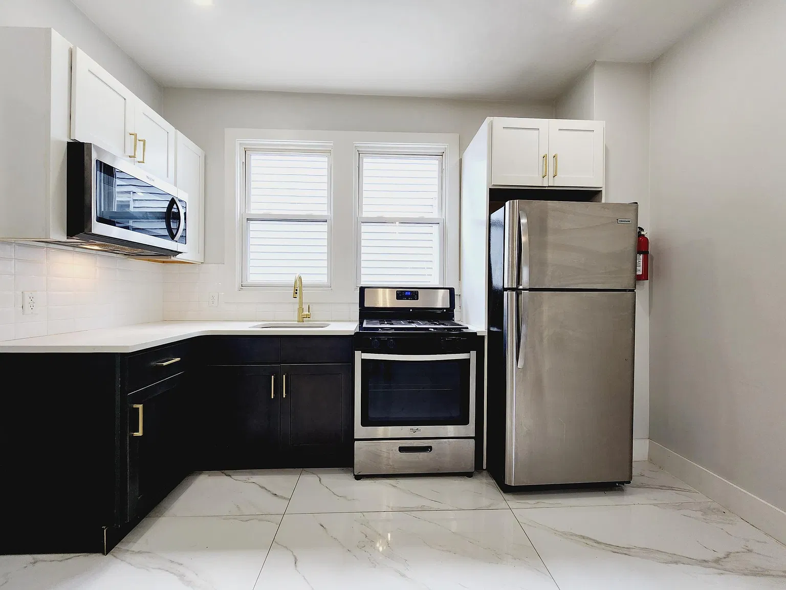 3 bed, 1000 sqft, $2,150 — Photo 1