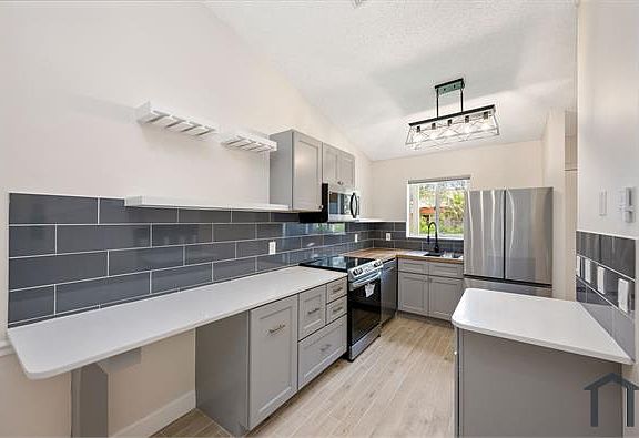 2nd image of 5214 Stacy St #3