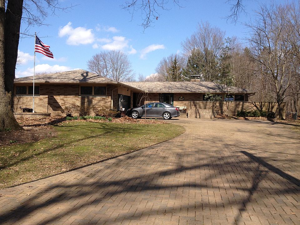 1st image of 3047 Hoffman Cir NE