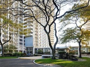 4250 N Marine Dr APT 913, Chicago, IL 60613