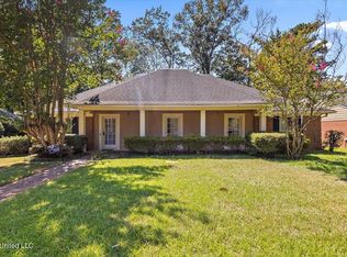 6213 Northlake Cir, Jackson, MS 39211
