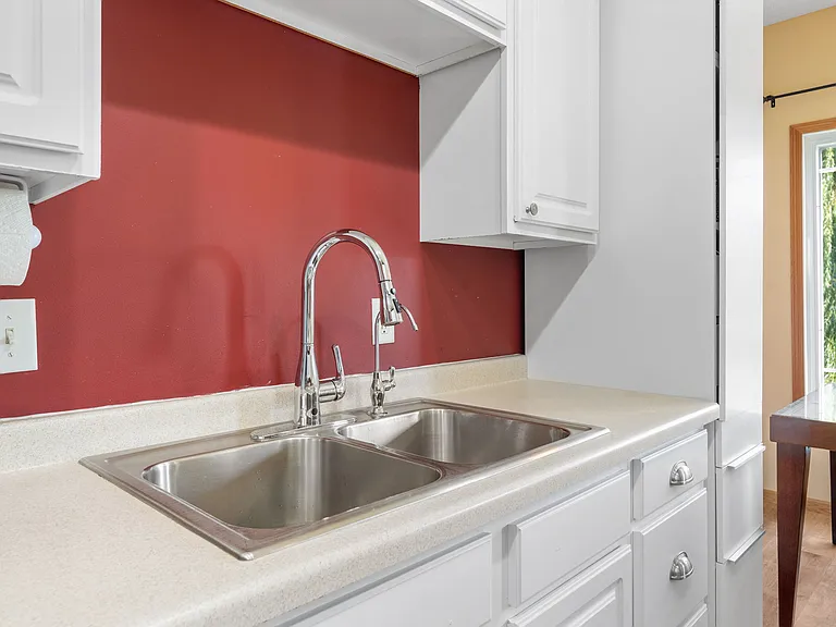 5048 Yuma Ln N — Photo 10