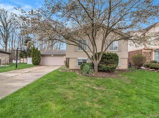 1306 Wagon Wheel Rd, Canton, MI 48188