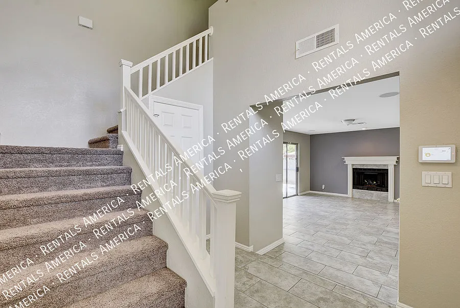 Beautiful Pool Home In Green Valley!! — Photo 3