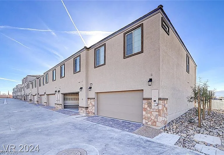 5613 Steampunk St — Photo 2