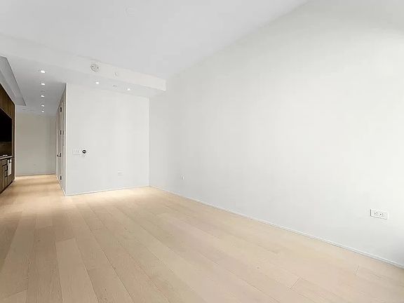 3rd image of 130 William St APT 15A